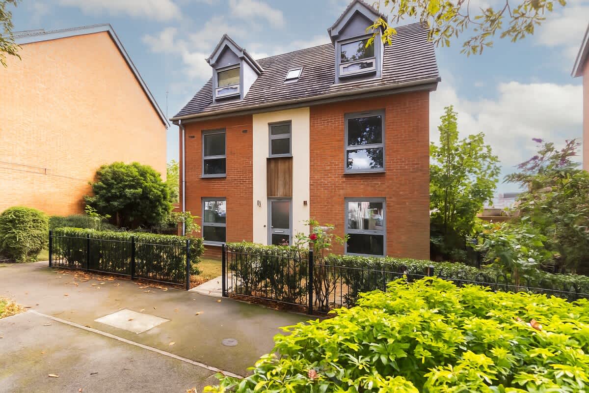 Why Choose Serviced Accommodation Instead of a Hotel?